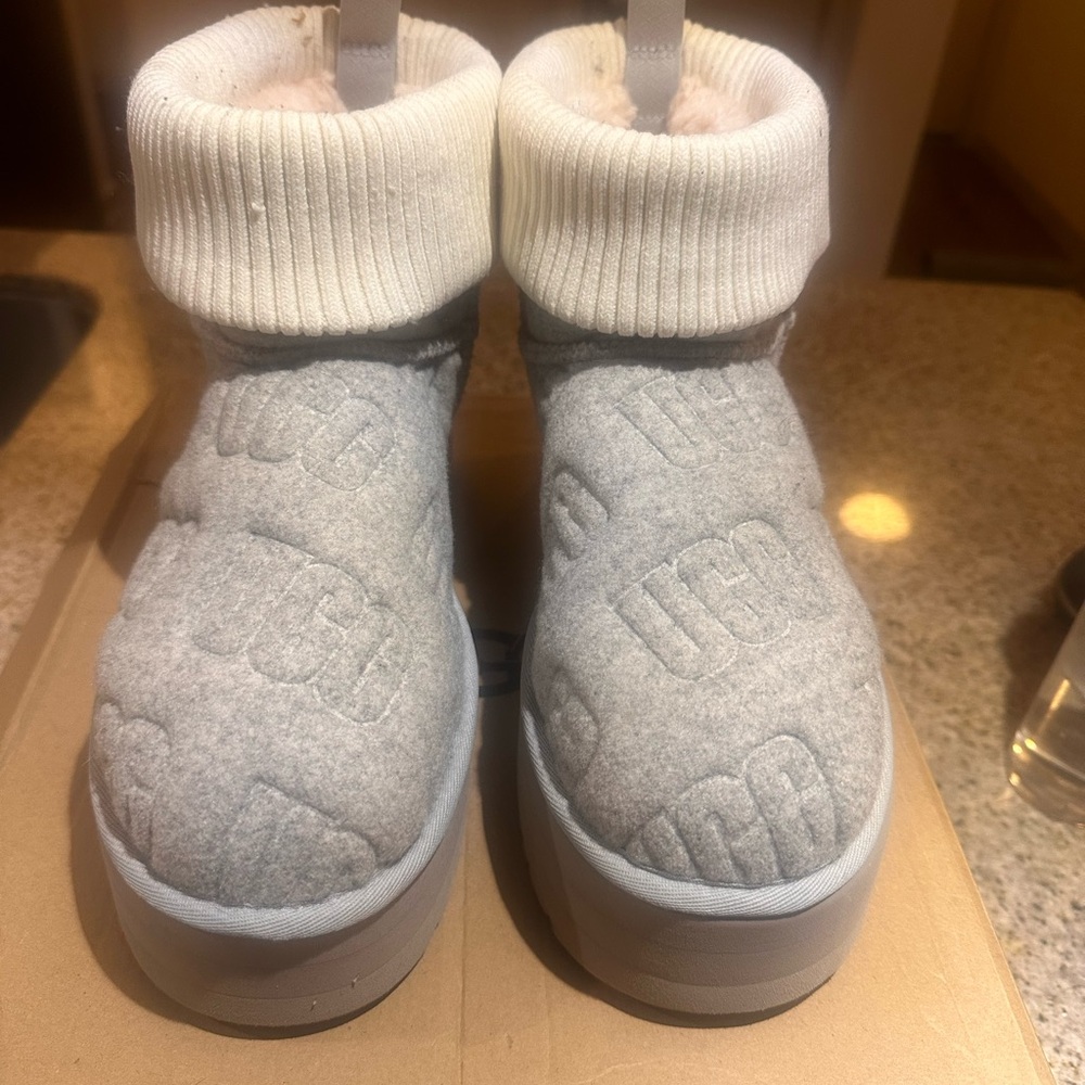 UGG Gray and Cream Winter Boots - Picture 4 of 4